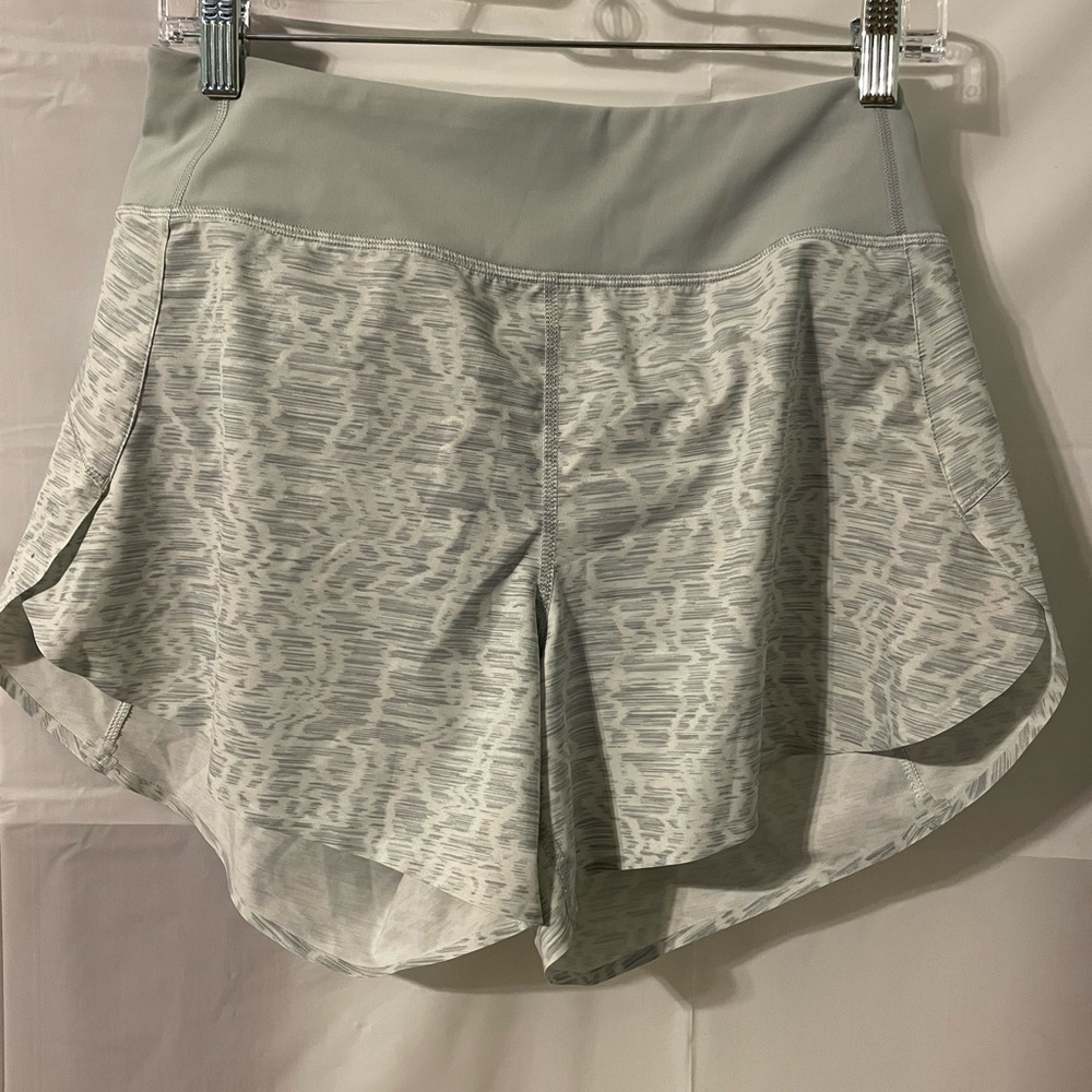 Athleta Run With It 3.5" Shorts Size S